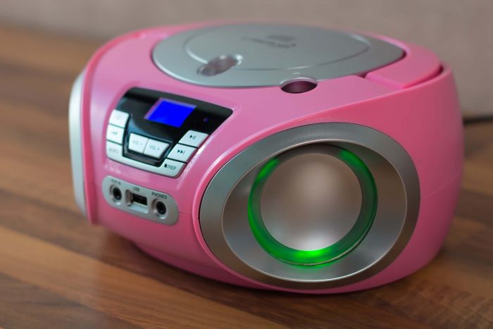 Cyberlux CL-910 tragbarer CD-Player (CD, Kinder CD Player tragbar, Boombox, Musikbox, LED-Disco-Beleuchtung, FM Radio mit MP3 USB), 5.0, Newsletter anmelden & Vorteile sichern